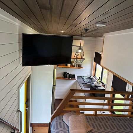 Ocean Breeze Tiny House - Ocean And Lake View Mallacoota Eksteriør bilde