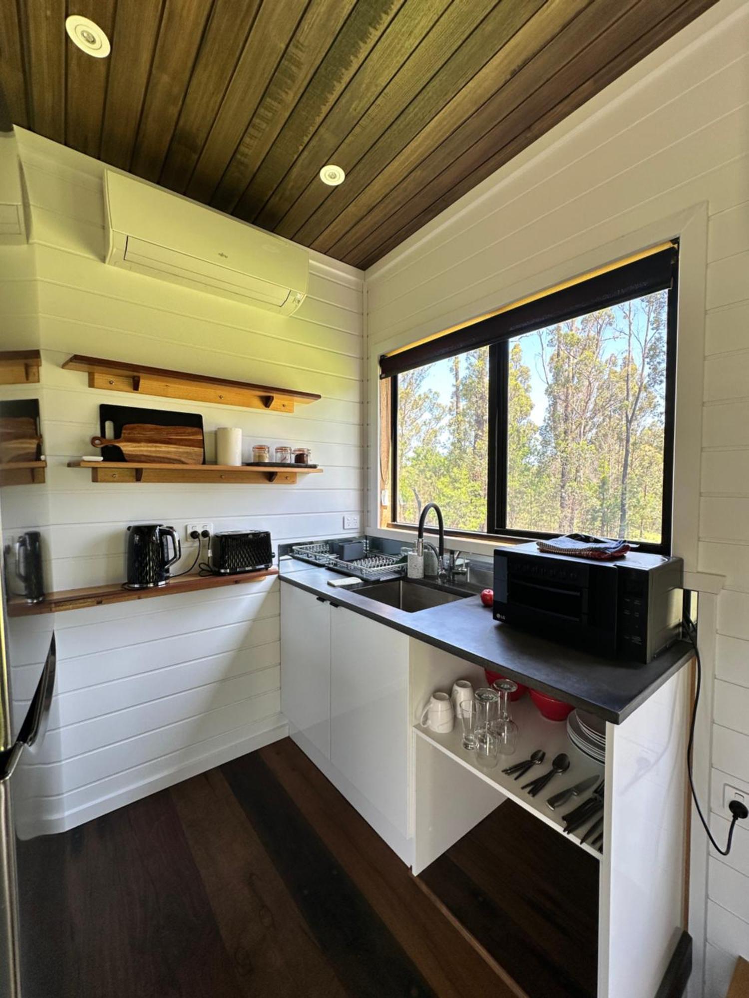 Ocean Breeze Tiny House - Ocean And Lake View Mallacoota Eksteriør bilde